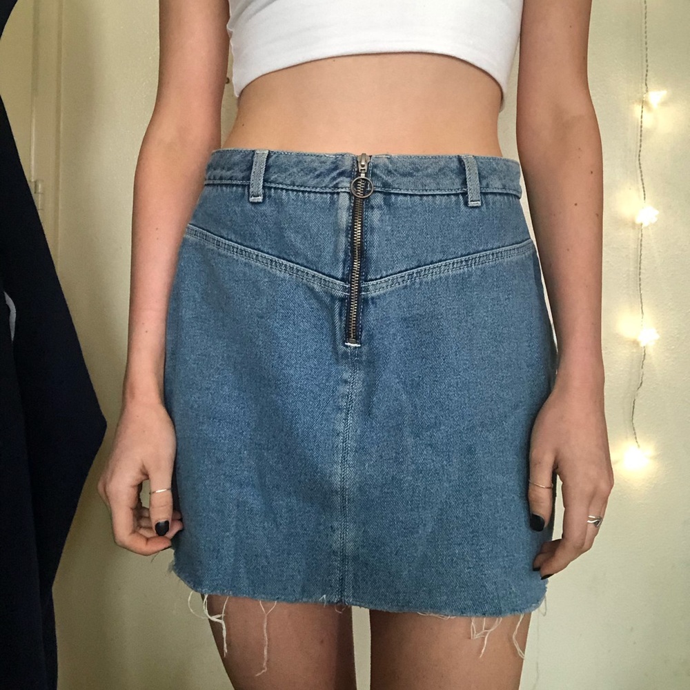 DENIM DISTRESSED MINI SKIRT